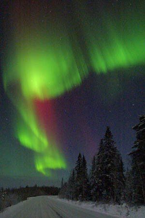 Northern%20lights%20red%20and%20green_zp