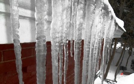 SMALL%20icicles%20glistening%20in%20the%