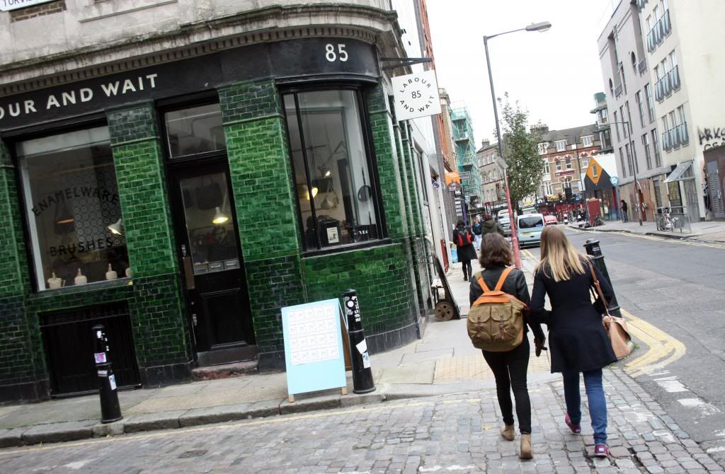 walking in shoreditch