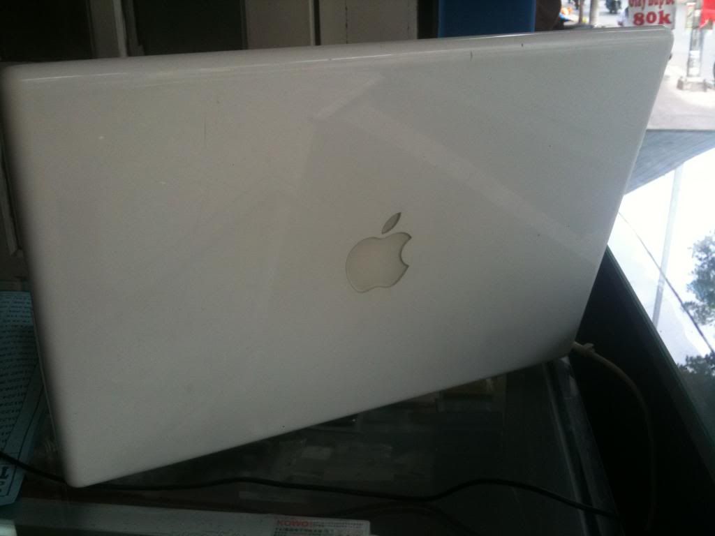 macbook white 3tr9 - 1