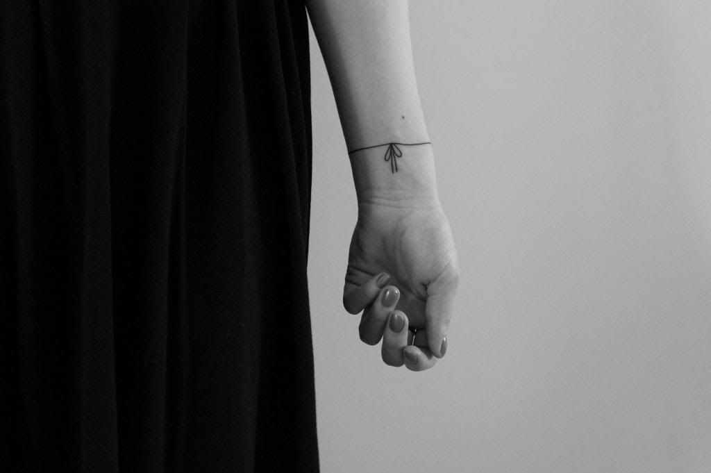 tattoo, tatovering, wrist tattoo, string tattoo, string wrist tattoo, bow tattoo, blog, modeblog